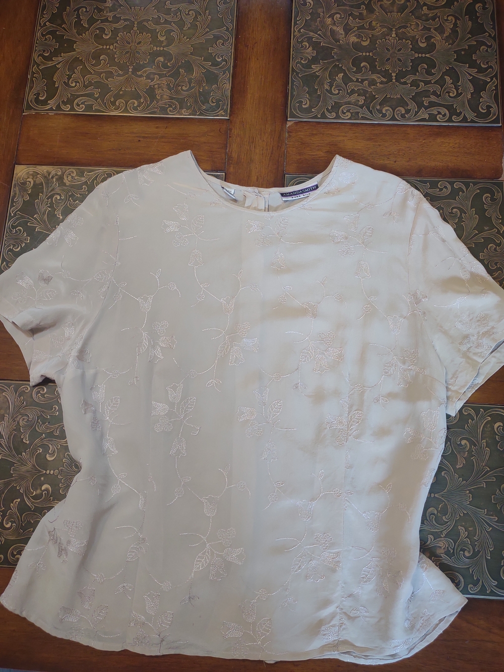 Amanda Smith Silk Blouse Nude Cream Floral Embroidery Back Buttons Sz XL
